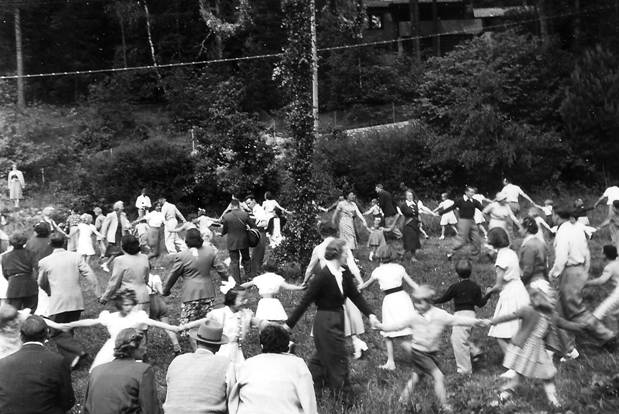 Midsommardans  i llmora cirka 1950