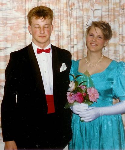 88 Michael och Linna uppkldda till bal vid Scots College
