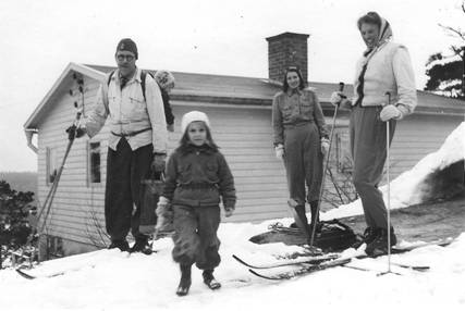 1947 Mars Toppi i ryggstolen Hovis fru maj p skidor