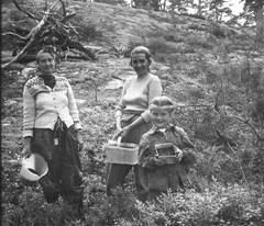1951 eller 2 Annchen Stor-Eja o Lill-Eja i Blbrsskogen